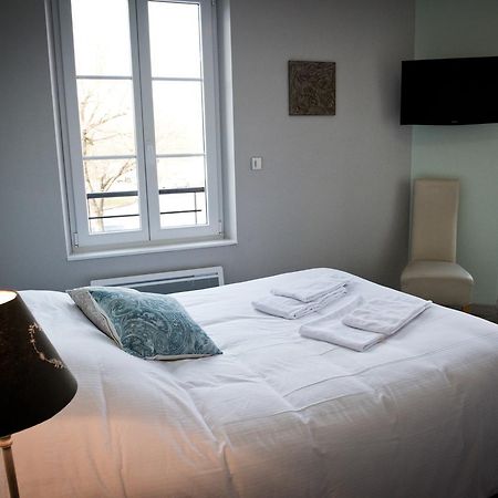 Logis Hotel Restaurant Le Relais Fleuri Vervins Экстерьер фото