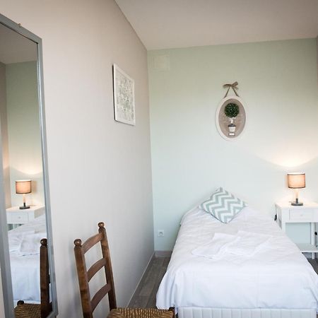 Logis Hotel Restaurant Le Relais Fleuri Vervins Экстерьер фото