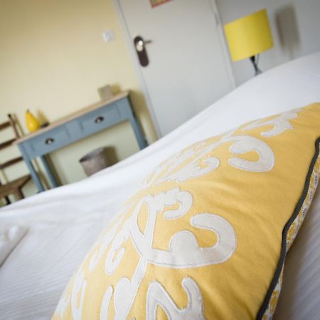 Logis Hotel Restaurant Le Relais Fleuri Vervins Экстерьер фото