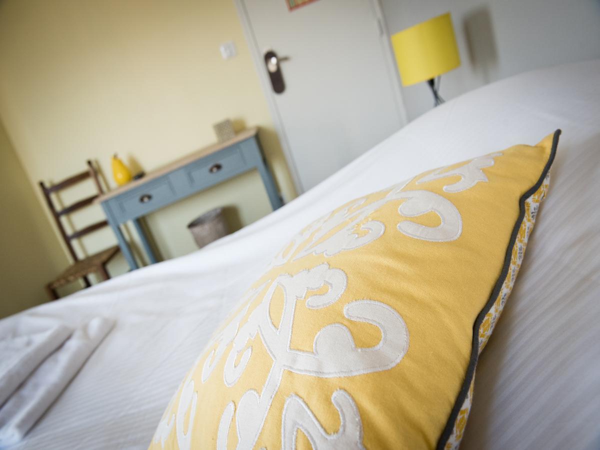 Logis Hotel Restaurant Le Relais Fleuri Vervins Экстерьер фото