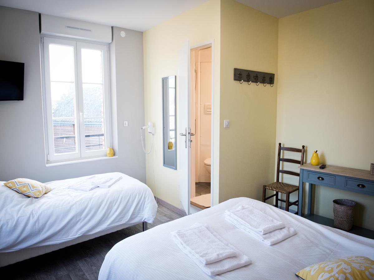 Logis Hotel Restaurant Le Relais Fleuri Vervins Экстерьер фото