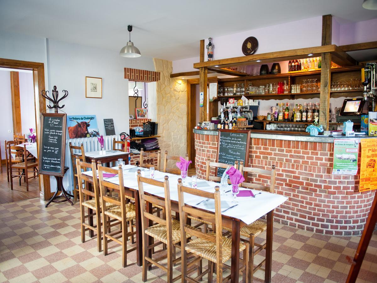 Logis Hotel Restaurant Le Relais Fleuri Vervins Экстерьер фото