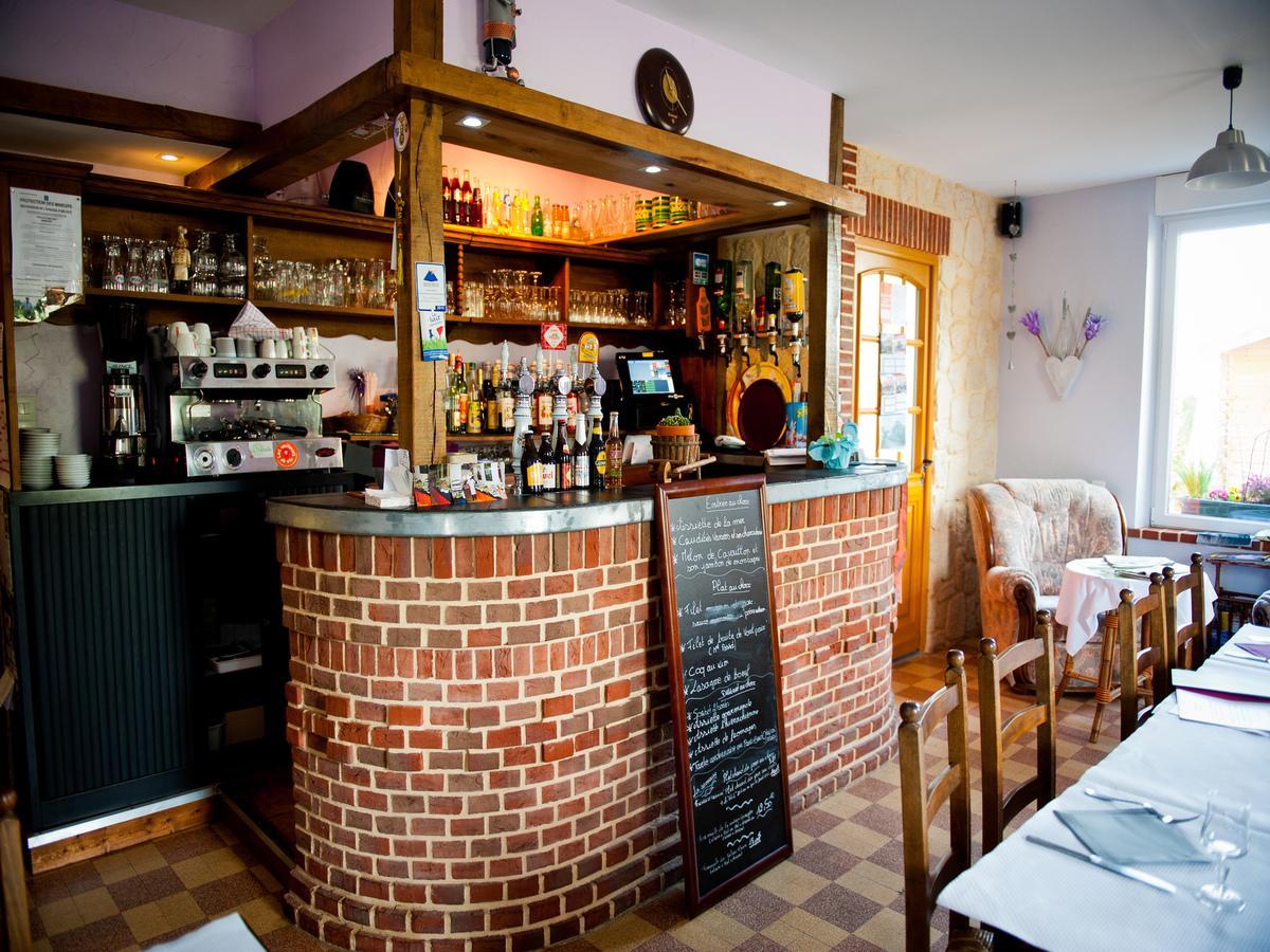 Logis Hotel Restaurant Le Relais Fleuri Vervins Экстерьер фото
